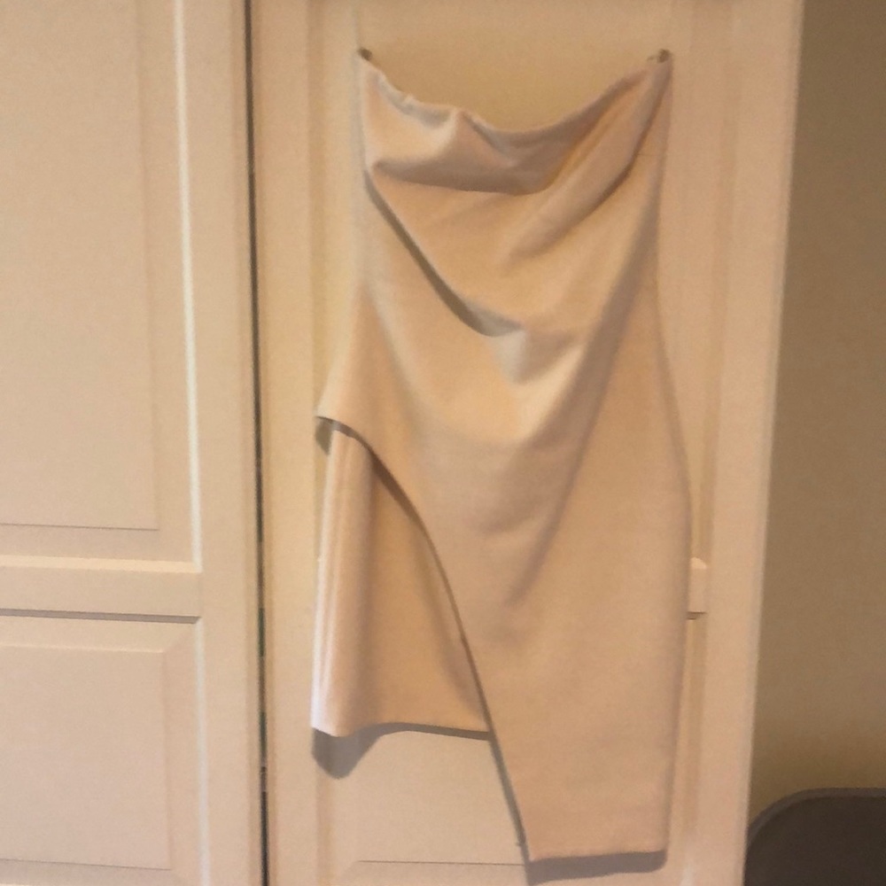 Elizabeth & James strapless stretchy mini dress